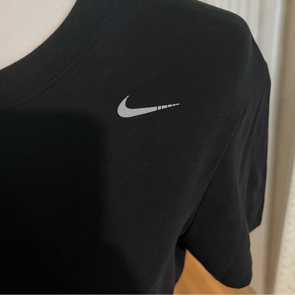 Nike Dri-Fit Top Athletic Wear Athleisure - Picture 4 of 4